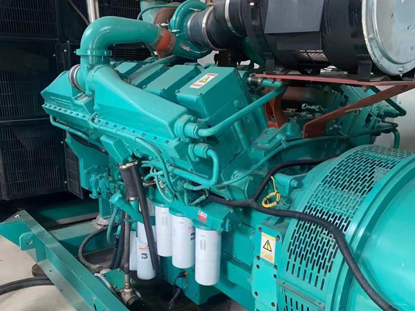 莎车更换100kW柴油发电机组机油时，需要注意哪些事项？